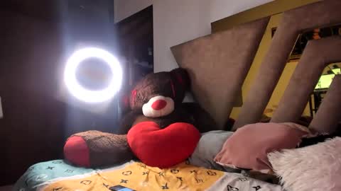 . Gisel Reyes . online show from 12/02/25, 08:48