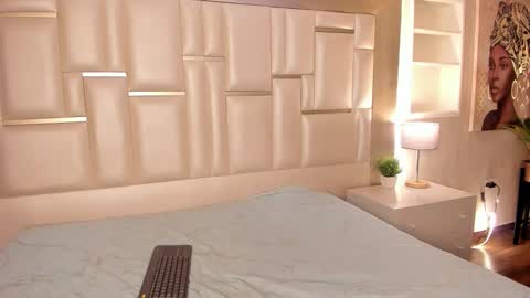 Snapshot of gisselle_tomposon chatting on 04/28/26, 02:27 Giselle Tompos online show from 04/28/26, 02:27