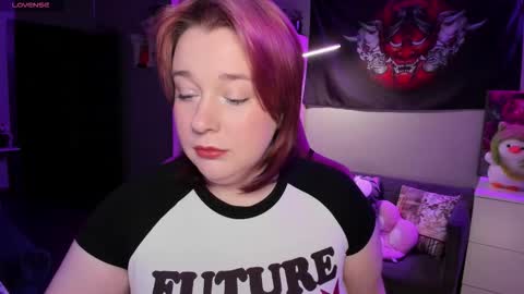 Snapshot of gitera_ chatting on 10/18/25, 09:15 AlexaMillis online show from 10/18/25, 09:15