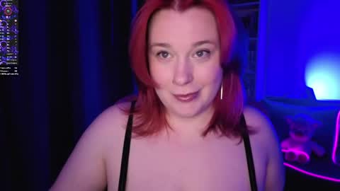 Snapshot of gitera_ chatting on 05/26/26, 09:33 AlexaMillis online show from 05/26/26, 09:33