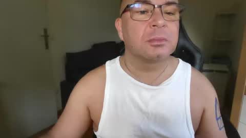 Snapshot of giulio203 chatting on 09/27/25, 08:30 giulio203 online show from 09/27/25, 08:30