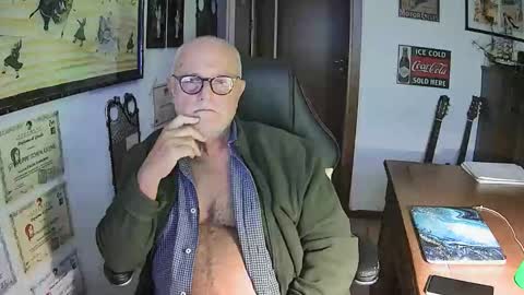 giutomma930394 online show from 11/01/25, 02:30