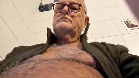 giutomma930394 online show from 11/03/25, 09:43