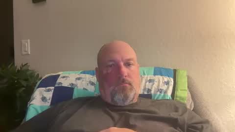 Snapshot of giveitup193 chatting on 12/02/24, 02:31 giveitup193 online show from 12/02/24, 02:31