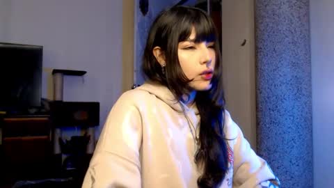 Snapshot of givenom chatting on 11/17/25, 08:36 dirtyvenom online show from 11/17/25, 08:36