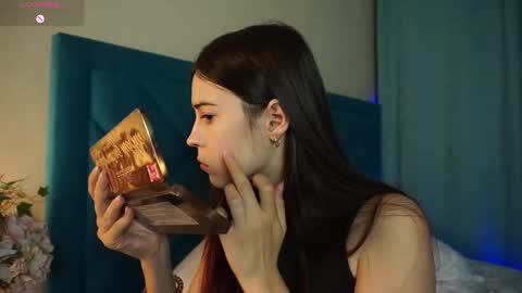 Snapshot of gizefto chatting on 10/19/25, 01:34 Agness online show from 10/19/25, 01:34