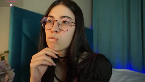 Snapshot of gizefto chatting on 10/21/25, 02:29 Agness online show from 10/21/25, 02:29