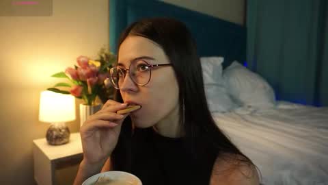 Snapshot of gizefto chatting on 11/09/25, 01:20 Agness online show from 11/09/25, 01:20