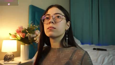 Snapshot of gizefto chatting on 11/18/25, 03:49 Agness online show from 11/18/25, 03:49