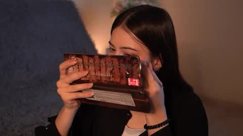 Snapshot of gizefto chatting on 11/24/25, 02:39 Agness online show from 11/24/25, 02:39