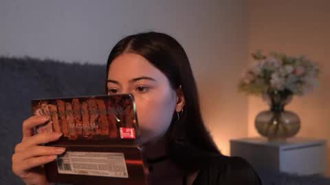 Snapshot of gizefto chatting on 11/25/25, 02:50 Agness online show from 11/25/25, 02:50