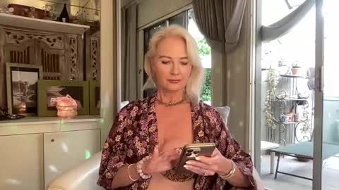 Gl1tter Barbie online show from 11/19/25, 12:05