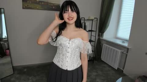 Snapshot of glad2be_yours chatting on 11/21/25, 09:19 Shine online show from 11/21/25, 09:19