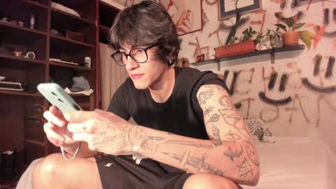 Snapshot of gladiattoor chatting on 12/20/24, 02:08 edward online show from 12/20/24, 02:08