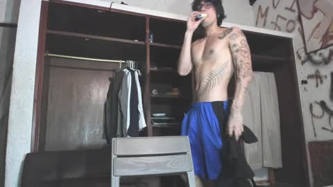 Snapshot of gladiattoor chatting on 01/22/25, 11:32 edward online show from 01/22/25, 11:32