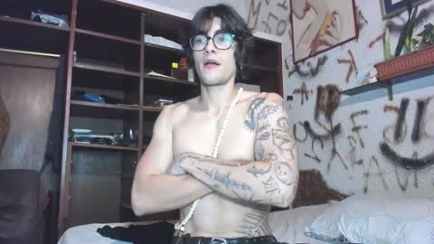 Snapshot of gladiattoor chatting on 01/25/25, 02:37 edward online show from 01/25/25, 02:37