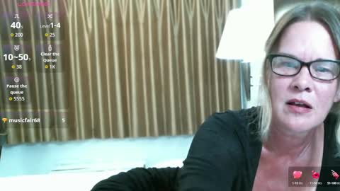 Gwendolyn online show from 09/14/25, 01:16