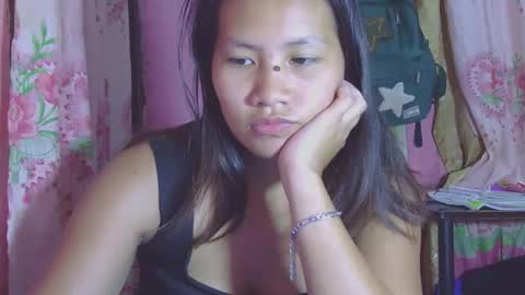 Snapshot of glamgoddess23 chatting on 12/18/25, 02:28 glamgoddess23 online show from 12/18/25, 02:28