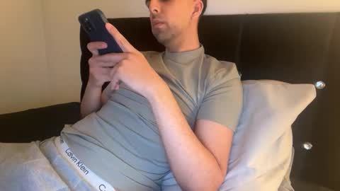 Snapshot of glamour_xo chatting on 11/18/25, 12:49 Glamour online show from 11/18/25, 12:49