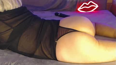 Snapshot of glan_do_line chatting on 12/23/24, 04:39 Pauline online show from 12/23/24, 04:39