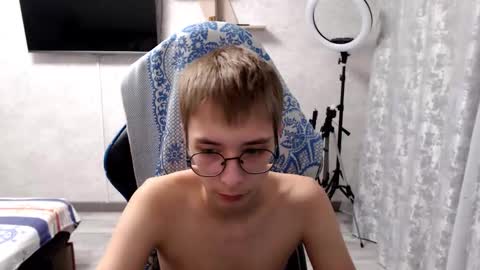 Snapshot of glasses_cat chatting on 03/27/26, 07:35 Eugene and Damian online show from 03/27/26, 07:35