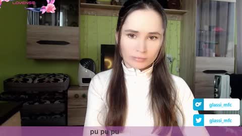 Snapshot of glassi chatting on 02/10/25, 11:46 glassi online show from 02/10/25, 11:46