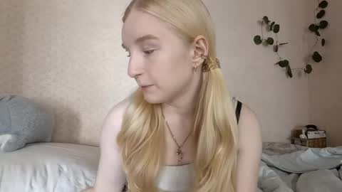 Laura online show from 05/19/26, 07:04