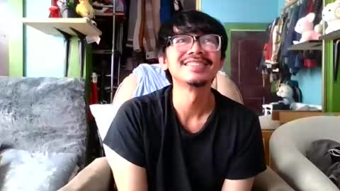 Snapshot of glennbunnylovedaddy69 chatting on 10/29/25, 08:32 glennbunnylovedaddy69 online show from 10/29/25, 08:32