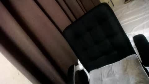 glenndou_daxs online show from 10/19/25, 02:18