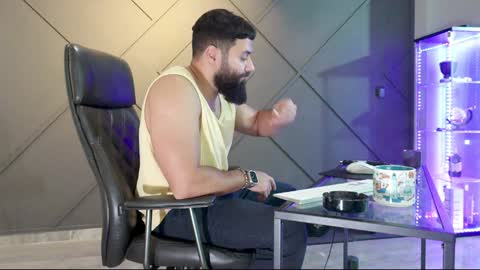 Matthew .. for short call me Matt online show from 12/06/24, 03:44