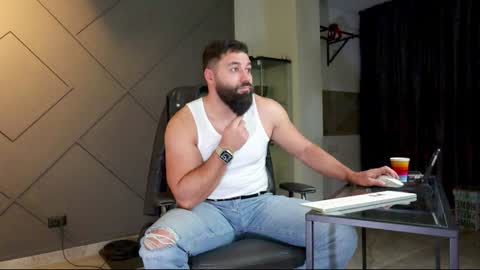 Matthew .. for short call me Matt online show from 01/15/25, 04:47