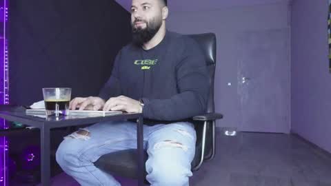 Matthew .. for short call me Matt online show from 12/14/25, 04:40