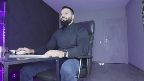 Snapshot of glennmasters chatting on 12/16/25, 07:41 Matthew .. for short call me Matt online show from 12/16/25, 07:41