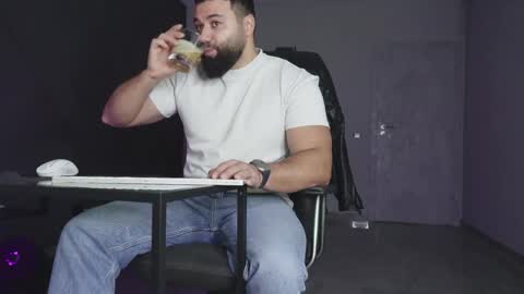 Snapshot of glennmasters chatting on 01/10/26, 07:10 Matthew .. for short call me Matt online show from 01/10/26, 07:10