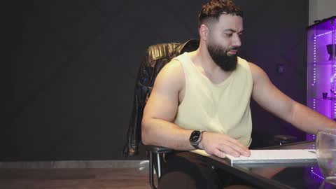 Snapshot of glennmasters chatting on 02/25/26, 09:13 Matthew .. for short call me Matt online show from 02/25/26, 09:13