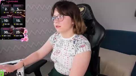 Snapshot of glimmer_goddesss chatting on 09/13/25, 08:36 glimmer_goddesss online show from 09/13/25, 08:36