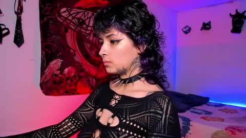 Snapshot of glitch_doll chatting on 04/07/26, 11:04 NYX online show from 04/07/26, 11:04