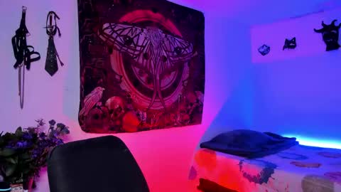 Snapshot of glitch_doll chatting on 04/18/26, 11:16 NYX online show from 04/18/26, 11:16