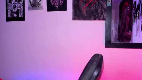 Snapshot of glitch_doll chatting on 04/23/26, 07:16 NYX online show from 04/23/26, 07:16