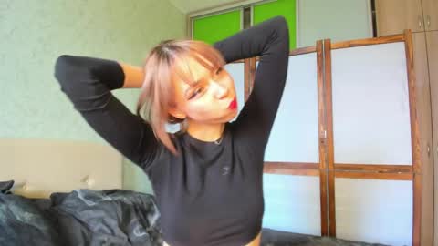 Snapshot of glitchy_doll chatting on 05/12/26, 04:42 Sara online show from 05/12/26, 04:42