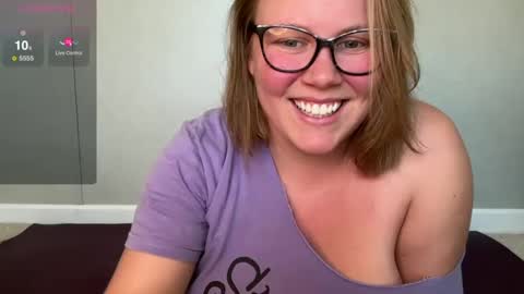 Snapshot of glitterkitty_108 chatting on 01/01/25, 03:46 GlitterKitty 108 online show from 01/01/25, 03:46