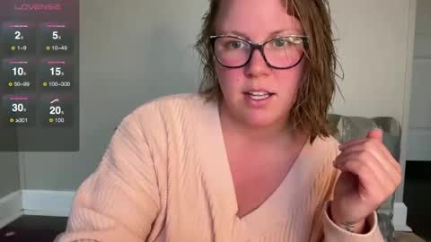 Snapshot of glitterkitty_108 chatting on 01/06/25, 02:03 GlitterKitty 108 online show from 01/06/25, 02:03