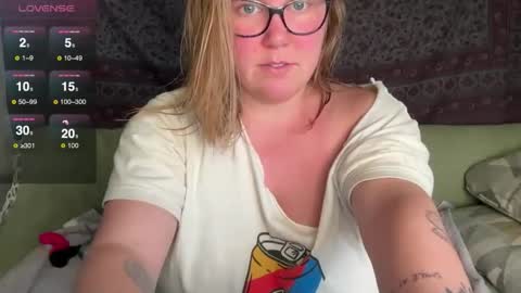 Snapshot of glitterkitty_108 chatting on 01/09/26, 02:53 GlitterKitty 108 online show from 01/09/26, 02:53