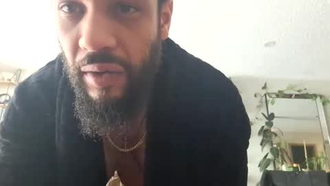 Snapshot of globalmovement chatting on 01/24/25, 08:00 globalmovement online show from 01/24/25, 08:00