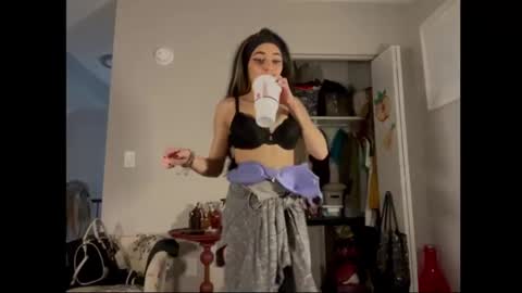 Snapshot of globberton chatting on 12/18/24, 11:19 Baby Bimbo online show from 12/18/24, 11:19