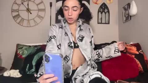 Snapshot of globberton chatting on 02/12/25, 05:58 Baby Bimbo online show from 02/12/25, 05:58