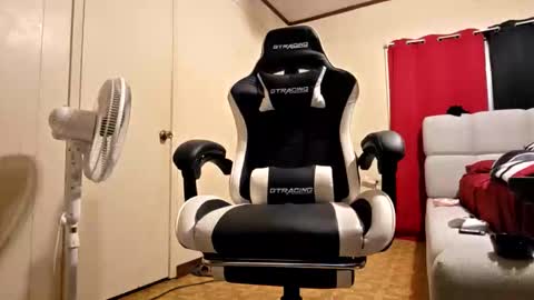 Snapshot of glomightyj chatting on 01/16/26, 06:17 glomightyj online show from 01/16/26, 06:17