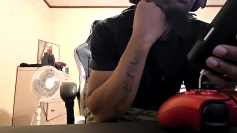 Snapshot of glomightyj chatting on 04/20/26, 03:53 glomightyj online show from 04/20/26, 03:53