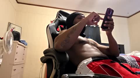 Snapshot of glomightyj chatting on 05/11/26, 06:27 glomightyj online show from 05/11/26, 06:27