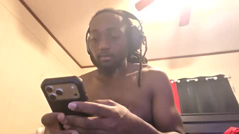 Snapshot of glomightyj chatting on 05/16/26, 04:17 glomightyj online show from 05/16/26, 04:17